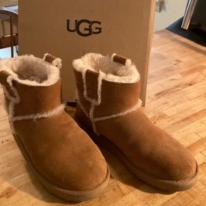 UGG Woman’s Chestnut Brown ankle boots